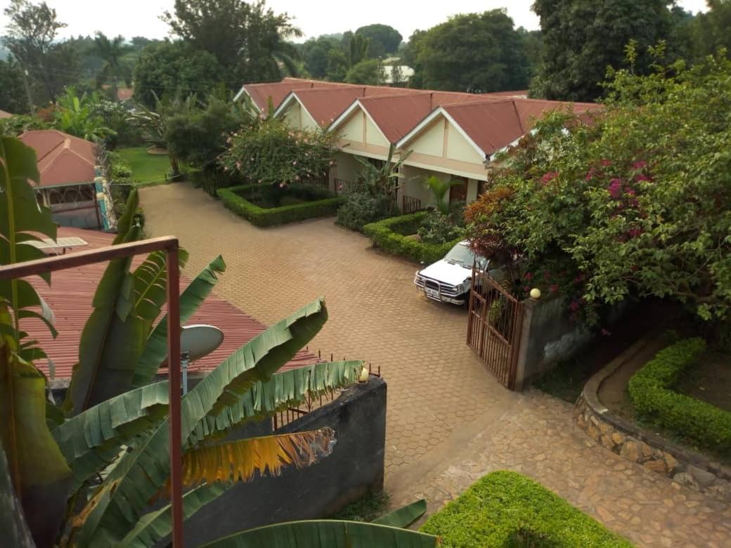 Hotel The Royal Pentagon à Hoima Extérieur photo